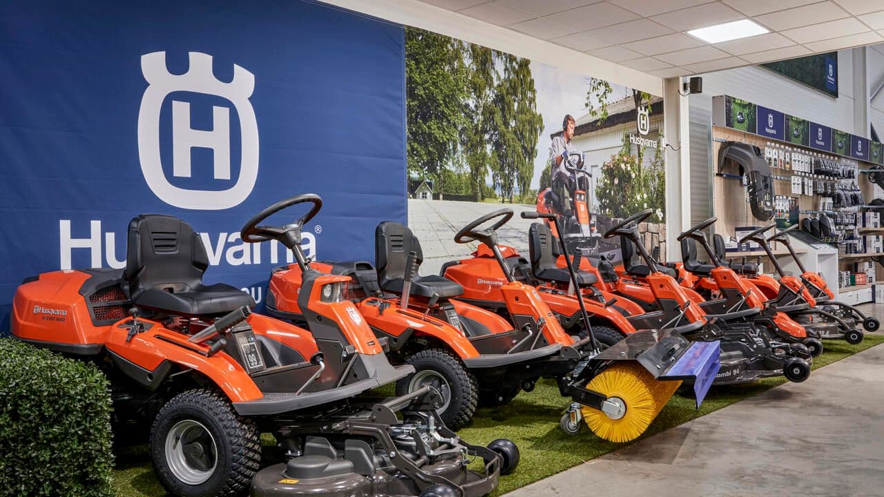 ride on mowers in store