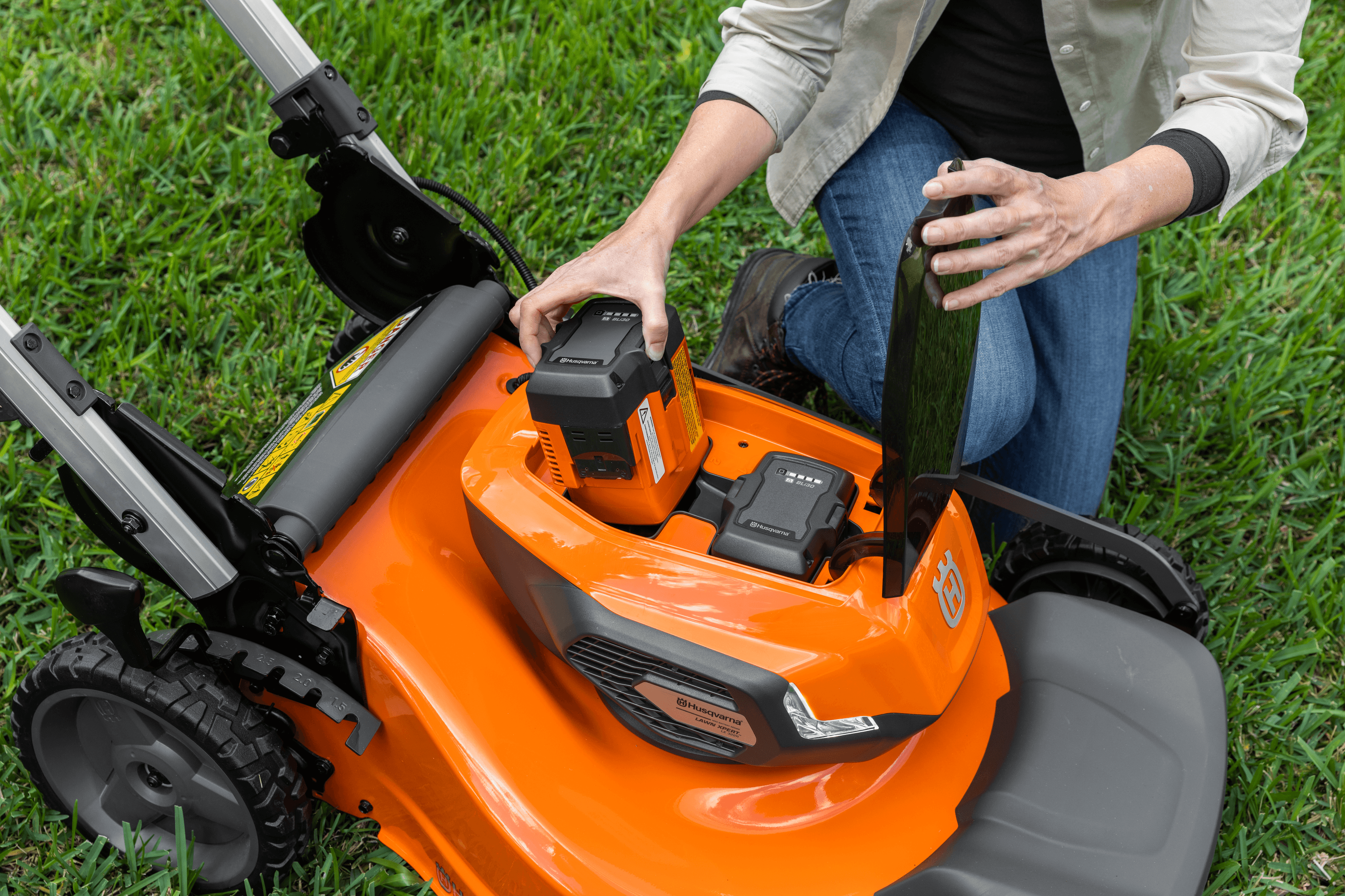 Lawn Xpert™ LE322R without battery and charger image 4